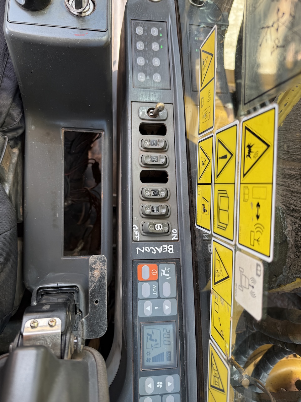 2011 Caterpillar 320DL