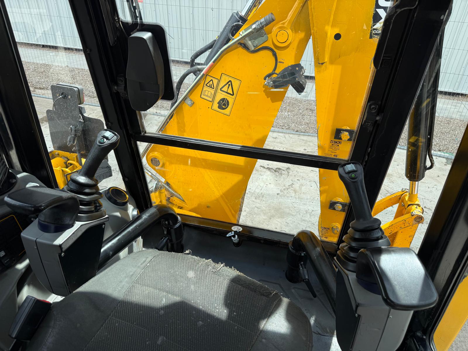 2017 JCB 3CX