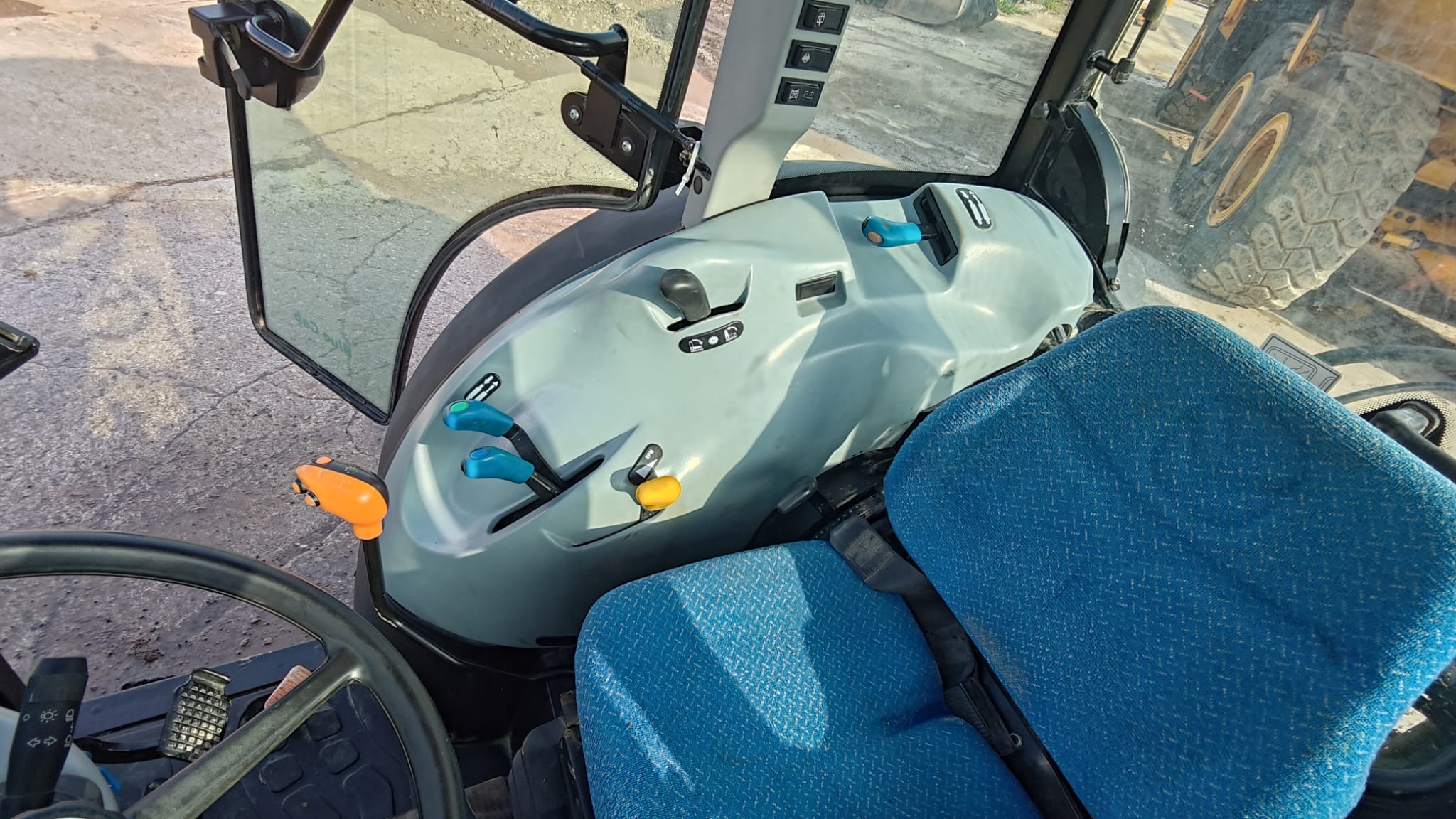 2017 NEW HOLLAND T4 105F