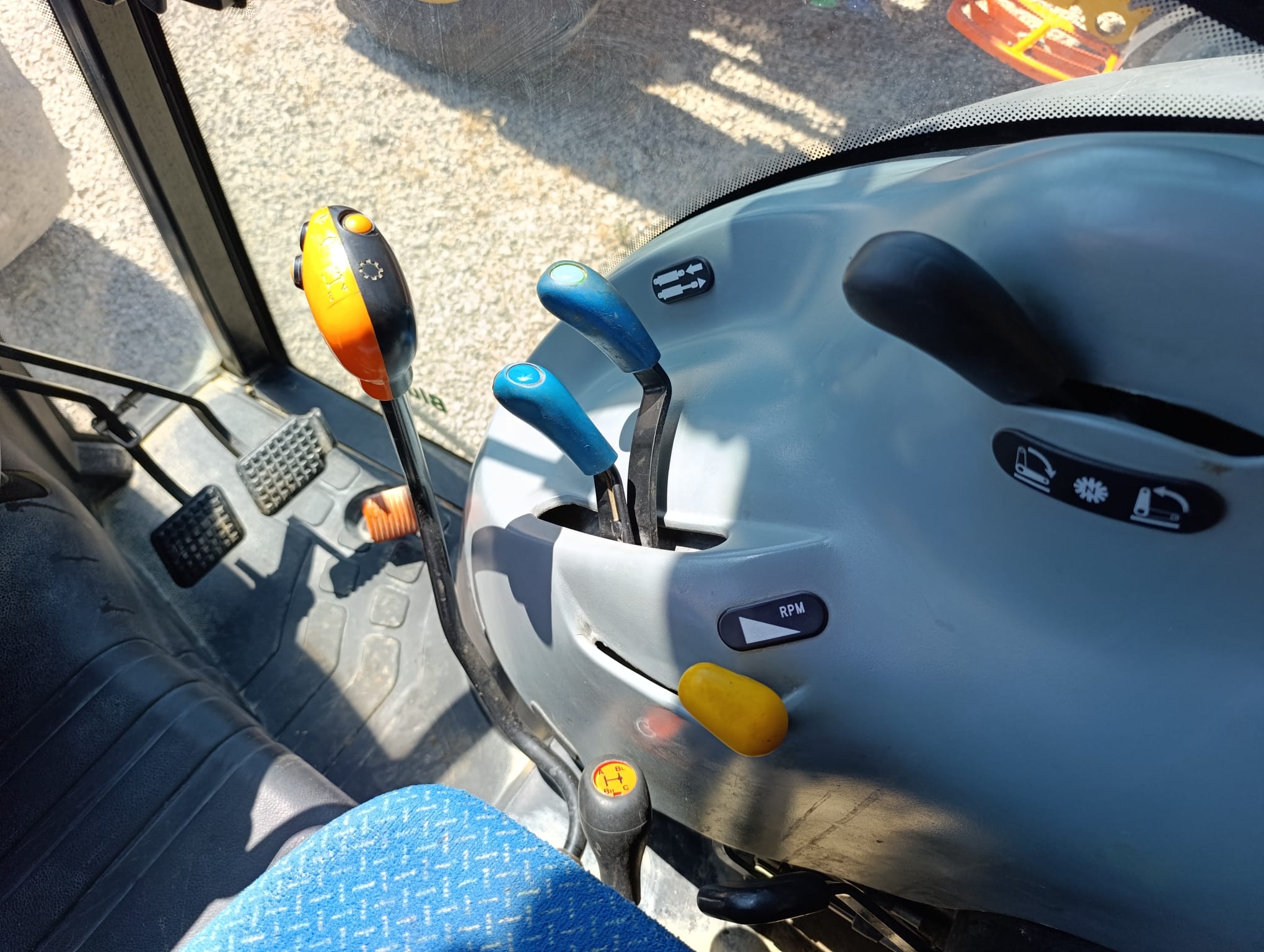 2017 NEW HOLLAND T4 105F