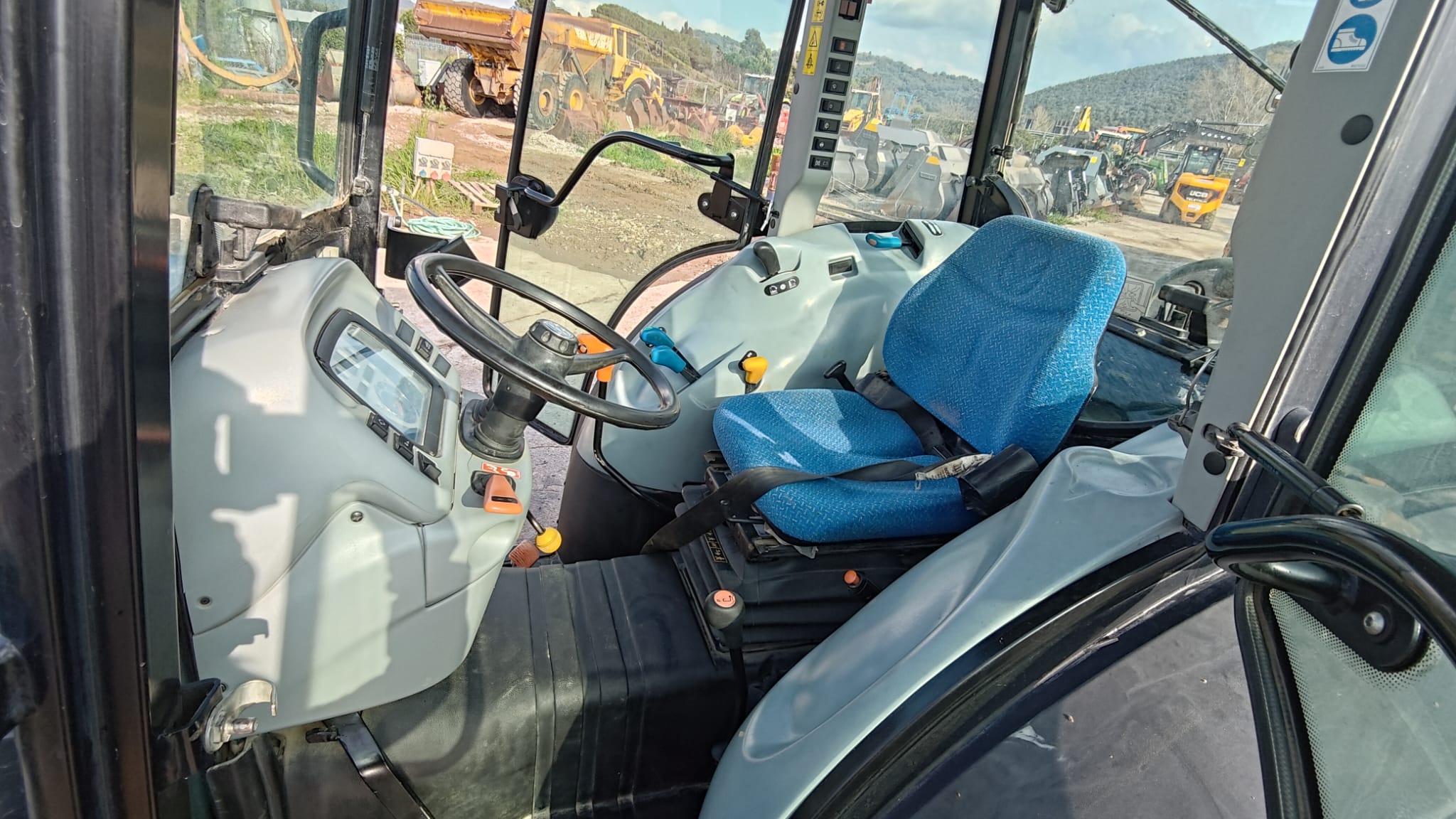 2017 NEW HOLLAND T4 105F