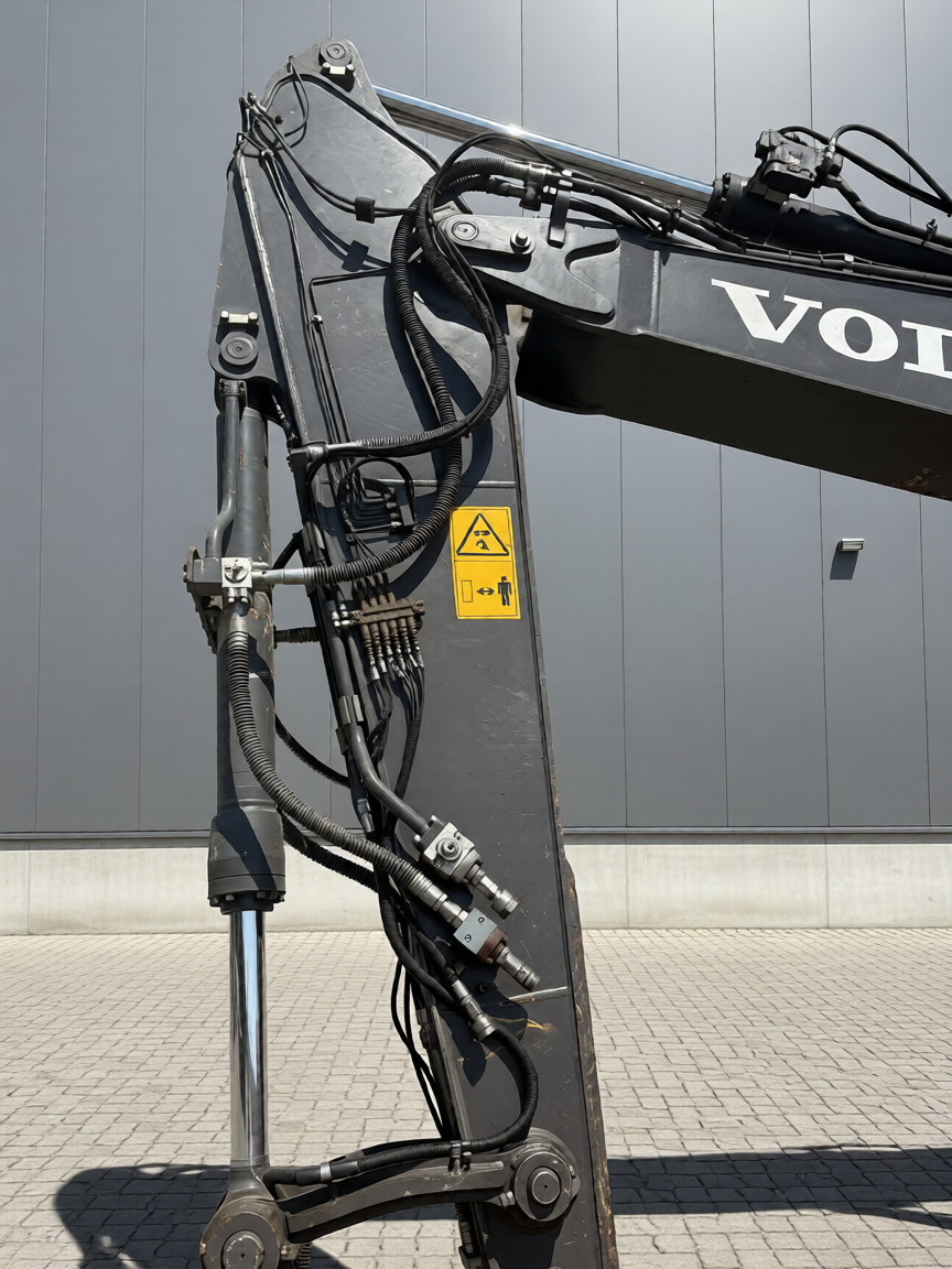 2020 Volvo EC220ELN